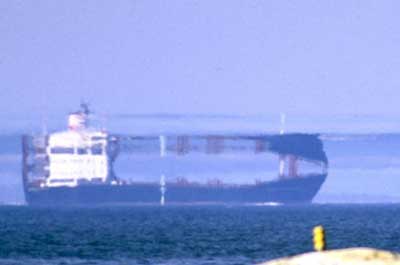 Un bateau et son reflet  Pekka Parviainen 